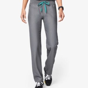 Small Petite FIGS basic scrub pants in graphite.